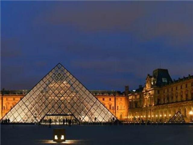  第 三天： 巴黎