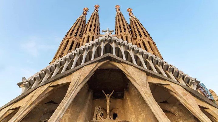 第 7 天 ： 前往巴塞罗那  马德里  巴塞罗那