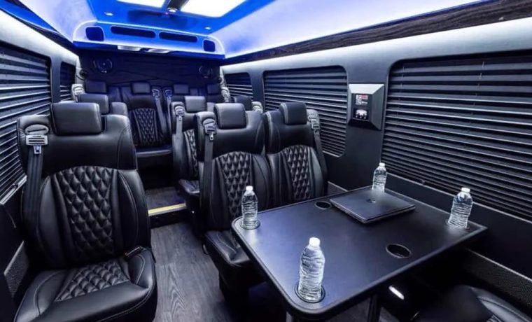 梅赛德斯-奔驰12 乘客商务车