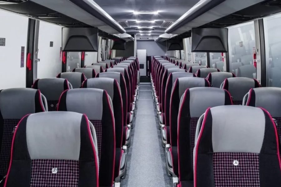 旅行客运巴士—奔驰